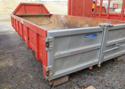 Abroll-Container mit Flügeltüren