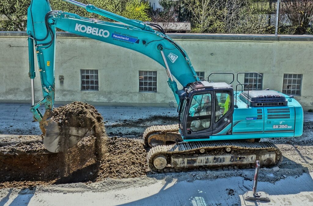 Kobelco SK350 at work