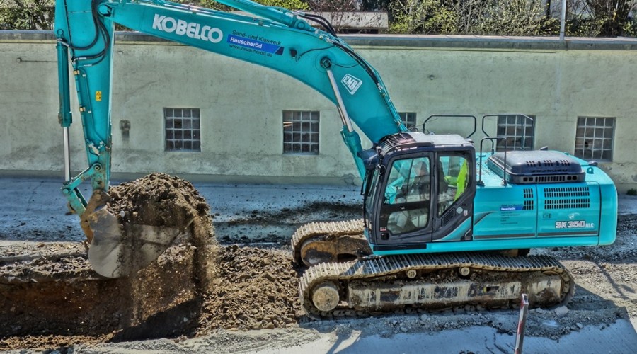 Kobelco SK350 at work