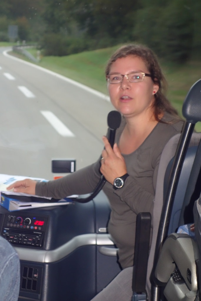 D' Susi macht macht uns mit dem Programm vertraut