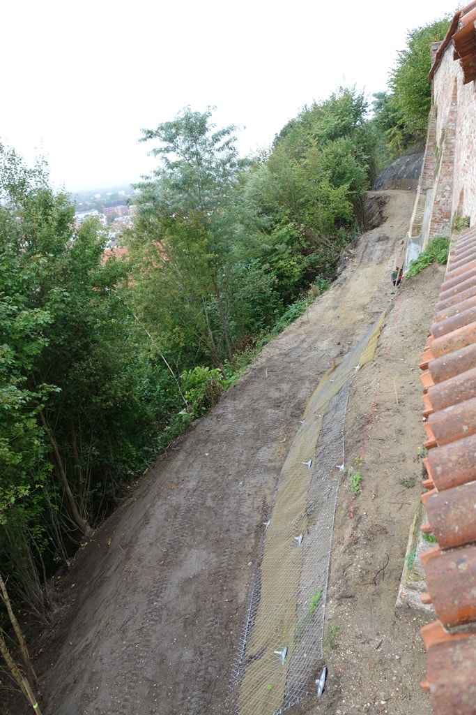 Bagger-Baustelle auf der Burg entdeckt