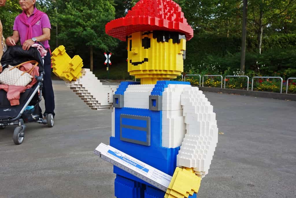 lego002-min