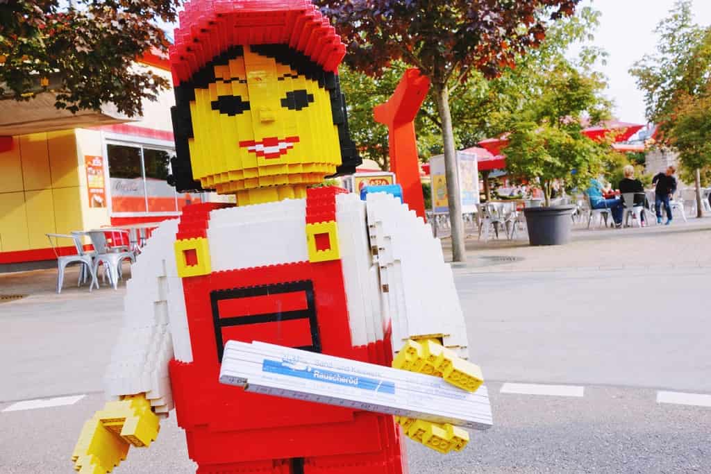 lego003-min