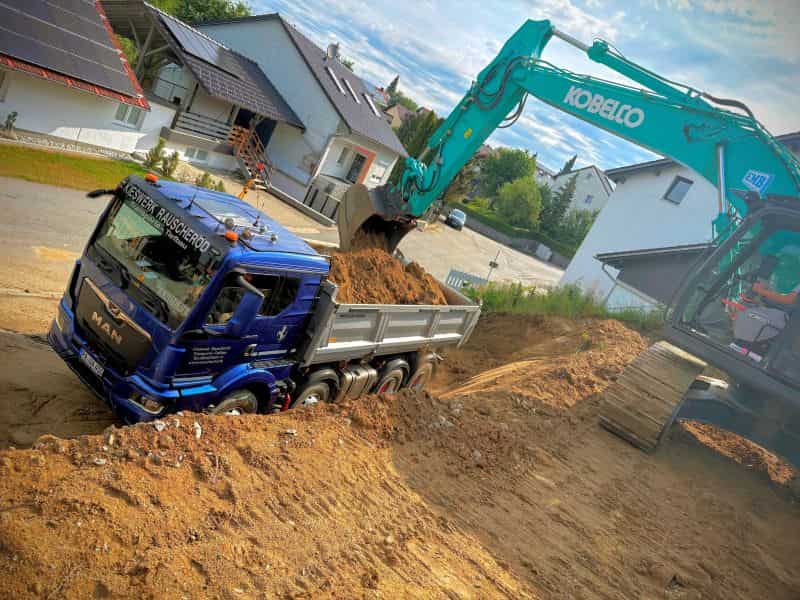 Erdreichverladung auf 4-Achs-LKW